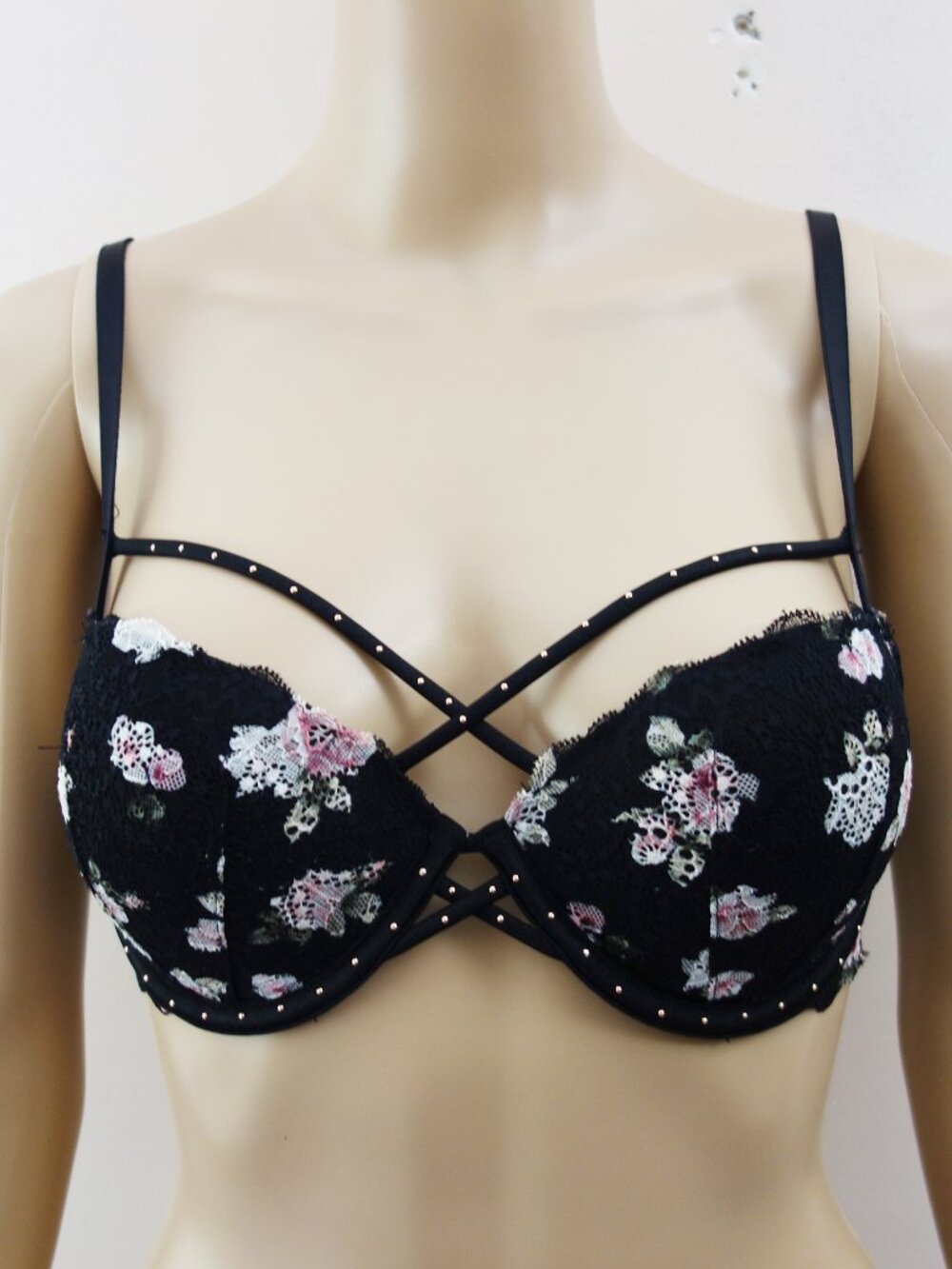 Victoria’s Secret PINK Floral Lace Strappy Studded Date Push-Up Bra Black 32D